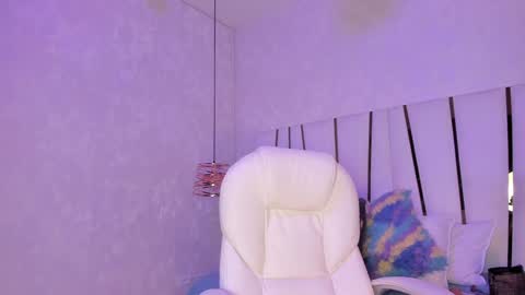 Snapshot of _tinyrousse_ chatting on 01-12-25, 07:10 Rousse online show from 01-12-25, 07:10