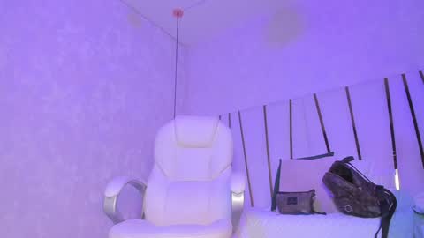 Snapshot of _tinyrousse_ chatting on 01-18-25, 06:53 Rousse online show from 01-18-25, 06:53