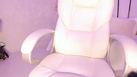 Snapshot of _tinyrousse_ chatting on 01-19-25, 07:58 Rousse online show from 01-19-25, 07:58