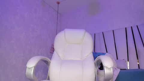 Snapshot of _tinyrousse_ chatting on 02-02-25, 06:20 Rousse online show from 02-02-25, 06:20