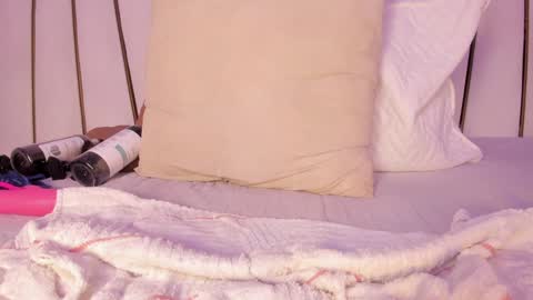 Snapshot of _tinyrousse_ chatting on 02-03-25, 10:43 Rousse online show from 02-03-25, 10:43