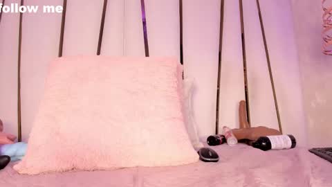 Snapshot of _tinyrousse_ chatting on 02-23-25, 01:24 Rousse online show from 02-23-25, 01:24