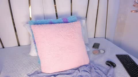 Snapshot of _tinyrousse_ chatting on 03-07-25, 08:00 Rousse online show from 03-07-25, 08:00