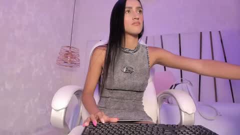 Snapshot of _tinyrousse_ chatting on 03-08-25, 07:09 Rousse online show from 03-08-25, 07:09
