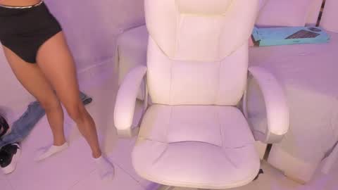 Snapshot of _tinyrousse_ chatting on 03-09-25, 05:39 Rousse online show from 03-09-25, 05:39
