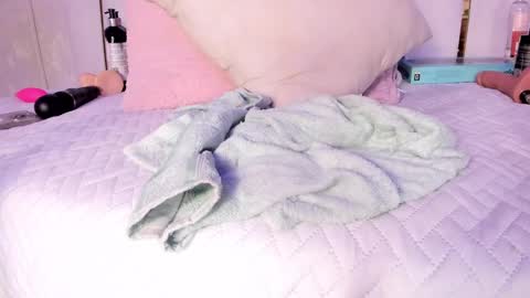 Snapshot of _tinyrousse_ chatting on 03-12-25, 10:17 Rousse online show from 03-12-25, 10:17