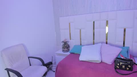 Snapshot of _tinyrousse_ chatting on 10-06-25, 06:49 Rousse online show from 10-06-25, 06:49