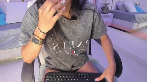 Snapshot of _tinyrousse_ chatting on 10-11-25, 07:01 Rousse online show from 10-11-25, 07:01