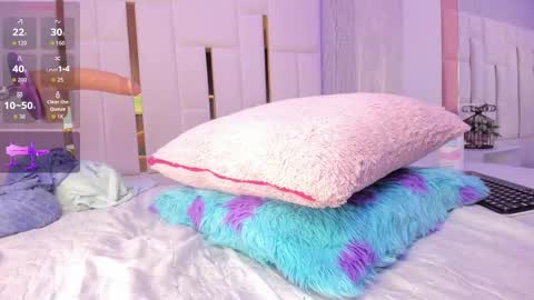 Snapshot of _tinyrousse_ chatting on 10-22-25, 07:41 Rousse online show from 10-22-25, 07:41