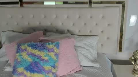 Snapshot of _tinyrousse_ chatting on 11-23-25, 07:13 Rousse online show from 11-23-25, 07:13