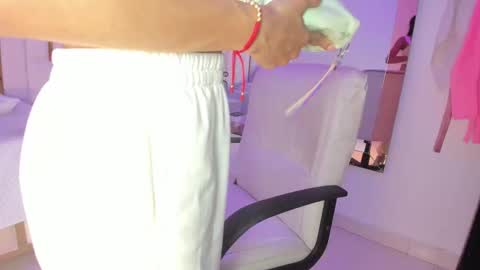 Snapshot of _tinyrousse_ chatting on 12-16-25, 08:03 Rousse online show from 12-16-25, 08:03