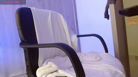 Snapshot of _tinyrousse_ chatting on 02-25-26, 05:44 Rousse online show from 02-25-26, 05:44