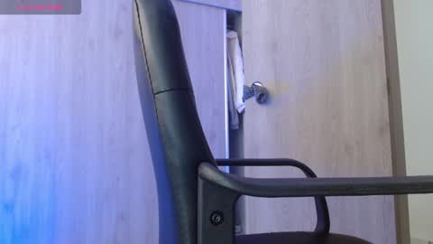 Snapshot of _tinyrousse_ chatting on 03-03-26, 07:09 Rousse online show from 03-03-26, 07:09