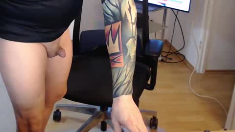 Snapshot of _trythis_ chatting on 12-14-25, 07:03 _trythis_ online show from 12-14-25, 07:03