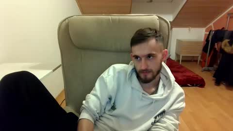 Snapshot of _v_l_a_d_ chatting on 02-01-25, 06:29 Vlad online show from 02-01-25, 06:29