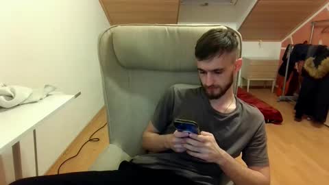 Snapshot of _v_l_a_d_ chatting on 02-01-25, 09:40 Vlad online show from 02-01-25, 09:40