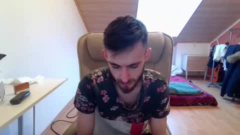 Snapshot of _v_l_a_d_ chatting on 02-06-25, 02:58 Vlad online show from 02-06-25, 02:58