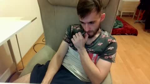 Snapshot of _v_l_a_d_ chatting on 02-08-25, 10:40 Vlad online show from 02-08-25, 10:40