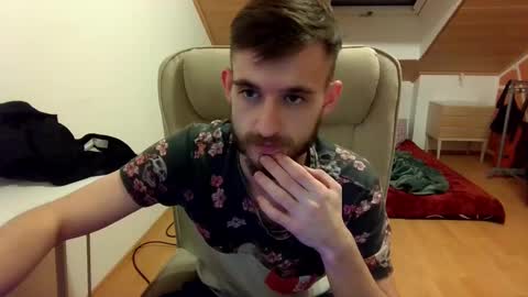 Snapshot of _v_l_a_d_ chatting on 02-09-25, 01:44 Vlad online show from 02-09-25, 01:44