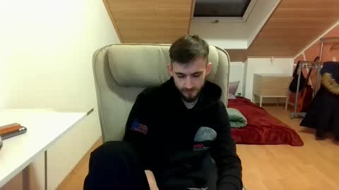 Snapshot of _v_l_a_d_ chatting on 02-11-25, 08:52 Vlad online show from 02-11-25, 08:52