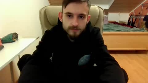 Snapshot of _v_l_a_d_ chatting on 02-12-25, 10:59 Vlad online show from 02-12-25, 10:59