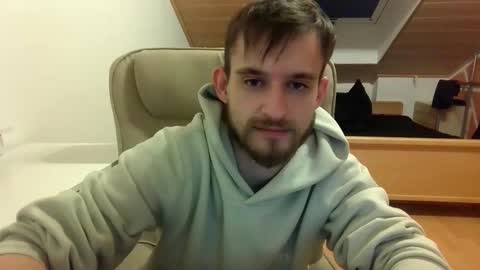 Snapshot of _v_l_a_d_ chatting on 03-05-25, 08:42 Vlad online show from 03-05-25, 08:42