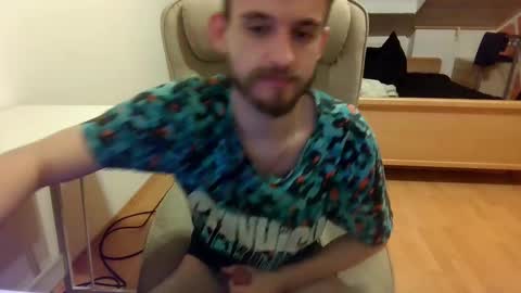 Snapshot of _v_l_a_d_ chatting on 03-05-25, 11:49 Vlad online show from 03-05-25, 11:49