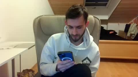 Snapshot of _v_l_a_d_ chatting on 03-08-25, 11:18 Vlad online show from 03-08-25, 11:18