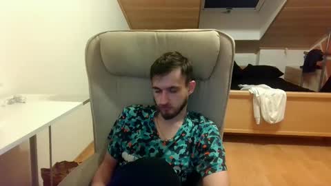 Snapshot of _v_l_a_d_ chatting on 03-10-25, 12:51 Vlad online show from 03-10-25, 12:51