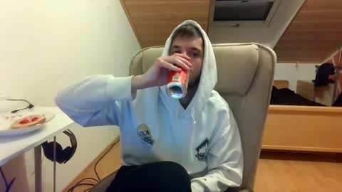 Snapshot of _v_l_a_d_ chatting on 03-11-25, 11:26 Vlad online show from 03-11-25, 11:26