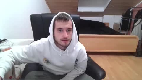 Snapshot of _v_l_a_d_ chatting on 10-16-25, 05:47 Vlad online show from 10-16-25, 05:47