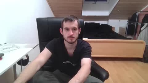 Snapshot of _v_l_a_d_ chatting on 10-17-25, 10:56 Vlad online show from 10-17-25, 10:56