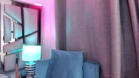 _valeria_saenz_ online show from 04-11-26, 07:56