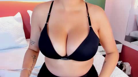 Snapshot of _valeryboobs_ chatting on 10-08-25, 01:20 _valeryboobs_ online show from 10-08-25, 01:20