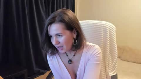 Snapshot of _vallylove chatting on 12-22-25, 12:40 _vallylove online show from 12-22-25, 12:40