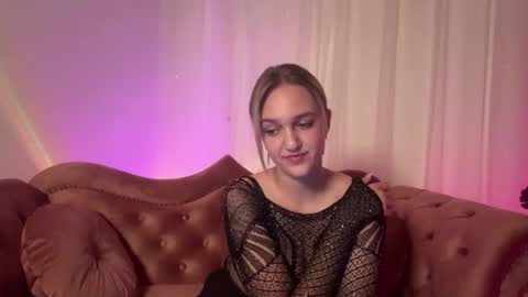 Snapshot of _velvetaura_ chatting on 06-25-26, 10:42 Luna online show from 06-25-26, 10:42