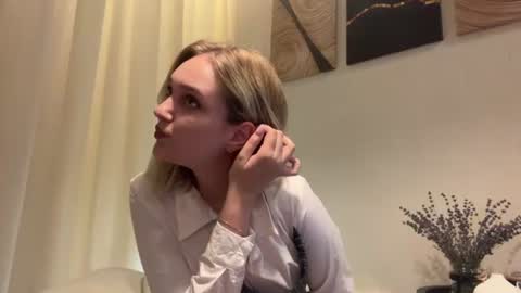 Snapshot of _velvetaura_ chatting on 06-26-26, 07:51 Luna online show from 06-26-26, 07:51