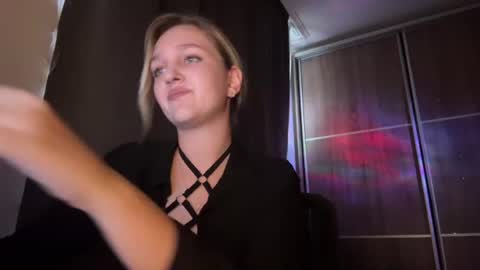 Snapshot of _velvetaura_ chatting on 07-04-26, 02:01 Luna online show from 07-04-26, 02:01