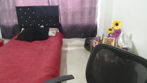 Snapshot of _velvetqueen_ chatting on 06-16-26, 03:58 QUEEN online show from 06-16-26, 03:58