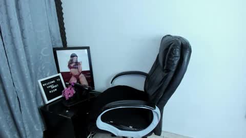 Snapshot of _vicky_sweet chatting on 12-04-25, 08:28 Vicky online show from 12-04-25, 08:28