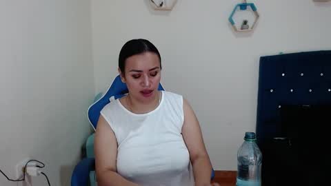 Snapshot of _vitoria1 chatting on 12-24-24, 04:55 Victoria online show from 12-24-24, 04:55