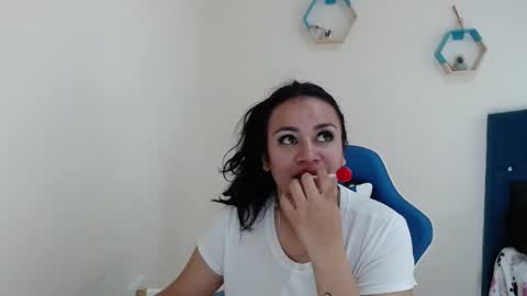 Snapshot of _vitoria1 chatting on 03-03-25, 05:42 Victoria online show from 03-03-25, 05:42