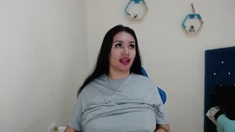 Snapshot of _vitoria1 chatting on 03-12-25, 03:02 Victoria online show from 03-12-25, 03:02