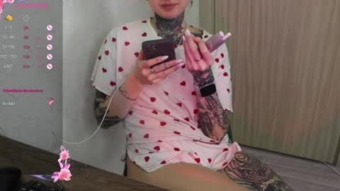 Snapshot of _viv1an_ chatting on 01-31-25, 10:42 Alis online show from 01-31-25, 10:42