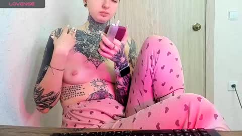Snapshot of _viv1an_ chatting on 02-04-25, 05:45 Alis online show from 02-04-25, 05:45