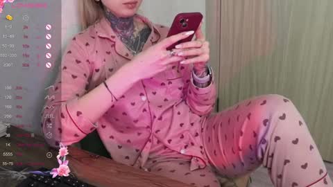 Snapshot of _viv1an_ chatting on 02-08-25, 05:18 Alis online show from 02-08-25, 05:18