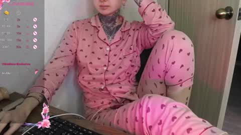 Snapshot of _viv1an_ chatting on 02-12-25, 08:59 Alis online show from 02-12-25, 08:59
