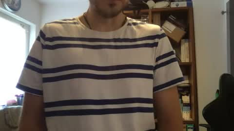 Who am I online show from 08-05-26, 12:19