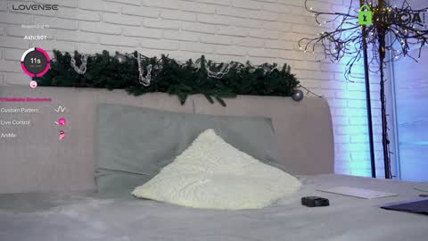 Snapshot of _wild_berry chatting on 12-23-24, 03:50 Lily online show from 12-23-24, 03:50