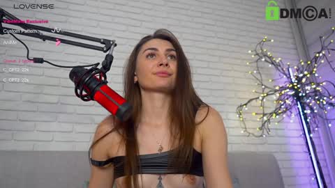Snapshot of _wild_berry chatting on 02-06-25, 10:21 Lily online show from 02-06-25, 10:21